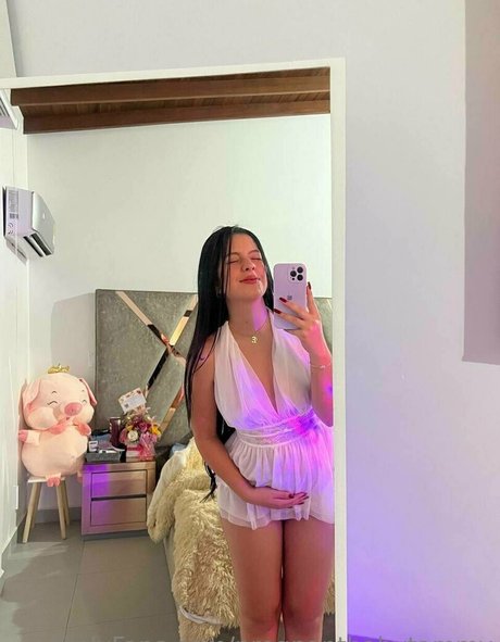 babytammybg star exclusive photo