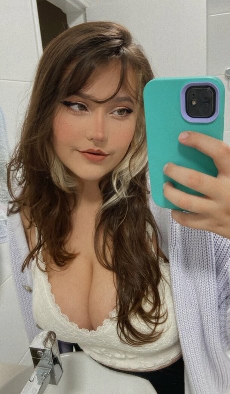 RED Mariana model pretty image