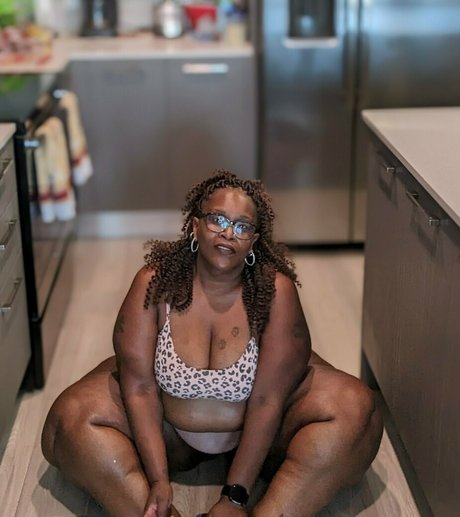 ms thickerthan hot actress photo