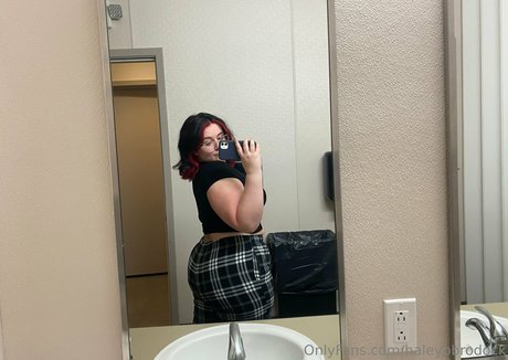 haleybbrodock jolie star du porno image