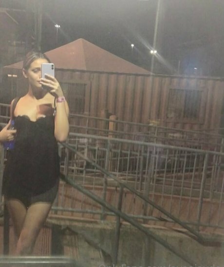 avaajayde hot model photos