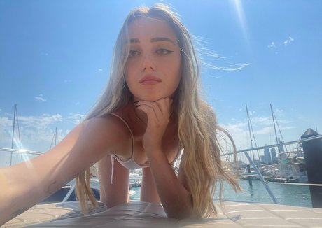 avaajayde modelo desnudos foto