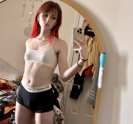 Daychain sexy star image