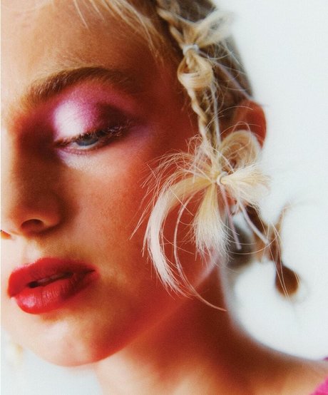 Claire Rosinkranz modelo desnuda archivo