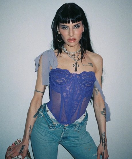 Lilith Czar joli modèle galeries