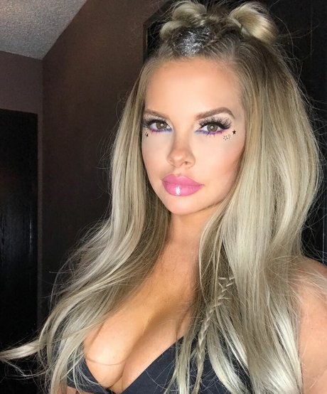 Kayla Collins modèle xxx des photos