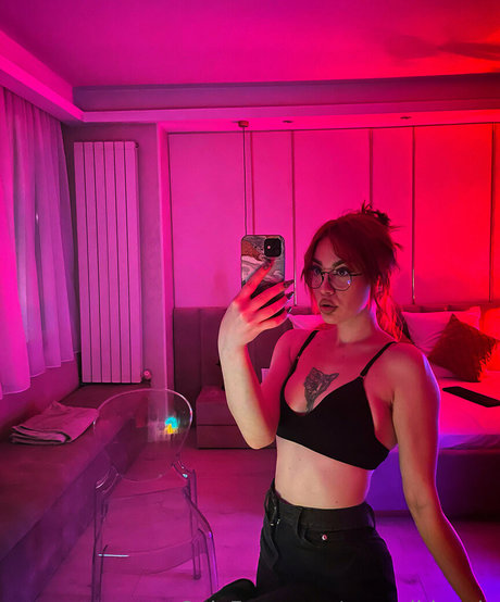 saraawildee estrella desnuda imagen