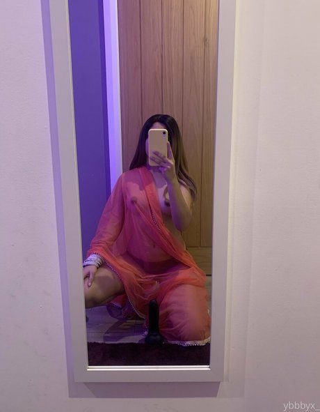 Ybbbyx modelo desnudos imágenes