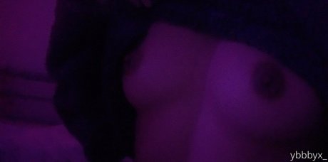 Ybbbyx estrella porno adulto fotos