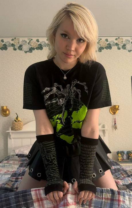 doble mamada onlyfans desnudos de alta calidad imagen