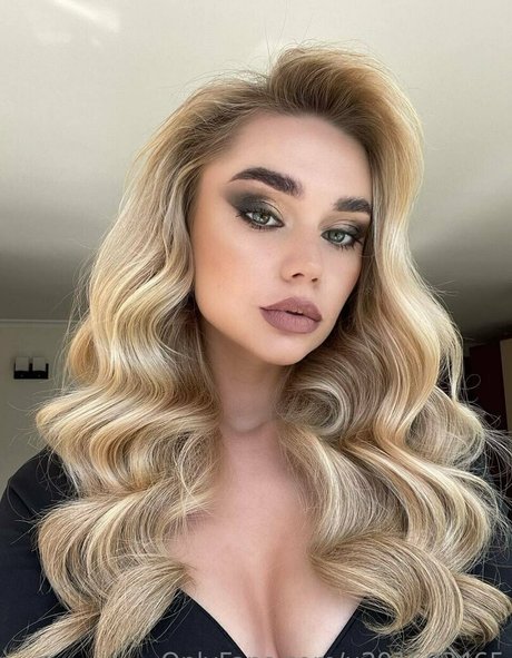 uwetpeach naked pornstar galleries