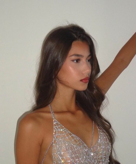 yasmindlm model porn pictures
