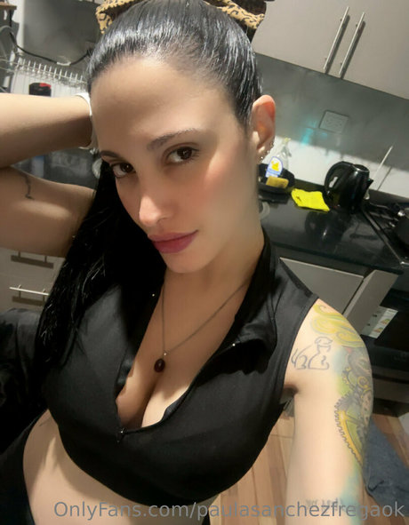 Ébano tetas grandes onlyfans perfecto de alta calidad foto