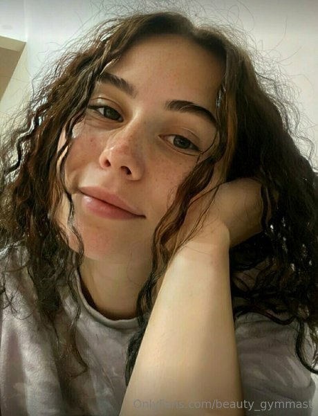 beauty gymmast étoile nue des photos