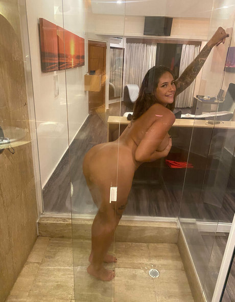 nathaliapervertvip model hot pics