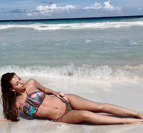 Eliana Jones xxx étoile galerie