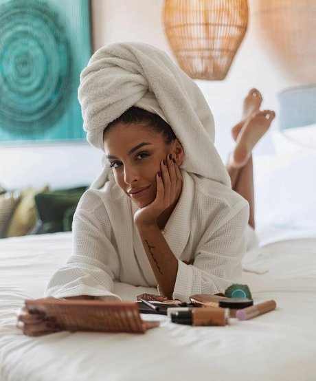 Zoe Bayona star du porno en haute qualité galeries