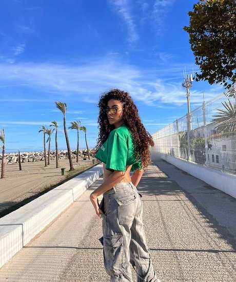 Zoe Bayona Miniatura