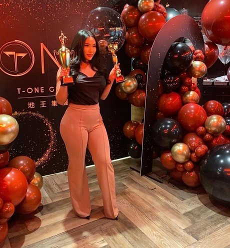 YueYue mannequin photo