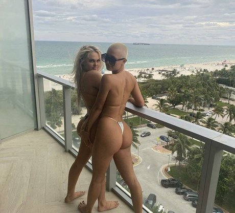 OnlyFans avec queue de cheval adulte meilleur img