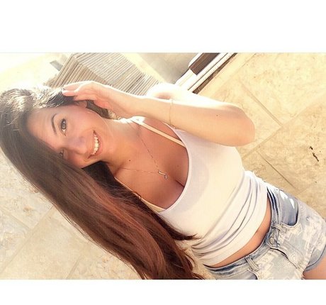 Sapir Hazansky model top picture