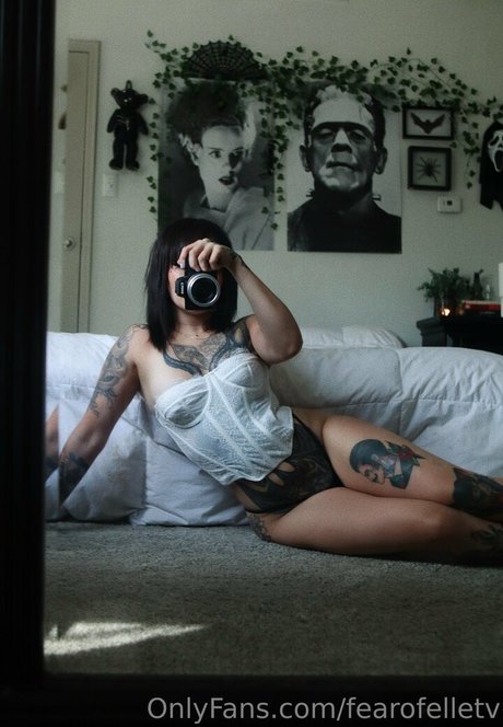 fearofelletv modelo desnudo galería