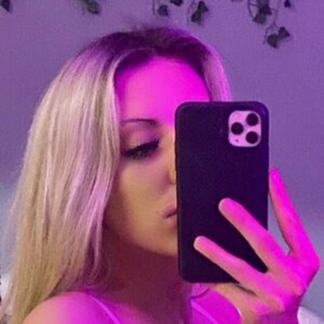 BlondWidow naked pornstar archive