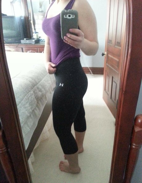 hahawhyamidoingthis modelo sexy foto