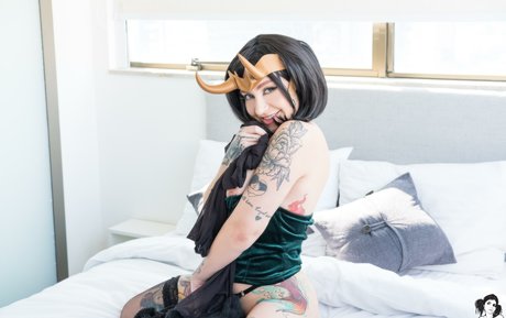 Hilo Suicide high quality actress pic