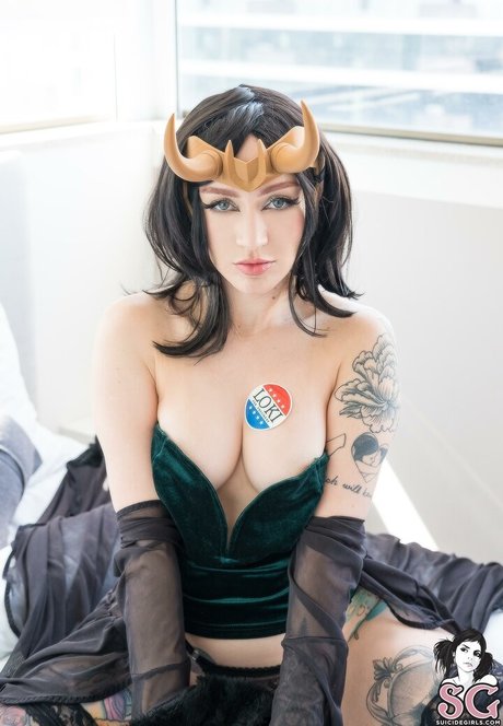 Hilo Suicide model pretty pic