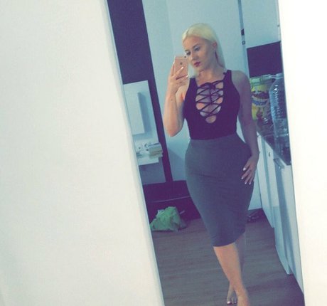 Bethany Koko modelo sexual archivo