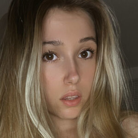 elleperrii model perfect pic