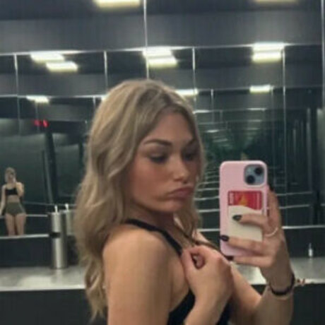 Tessalee model naked img