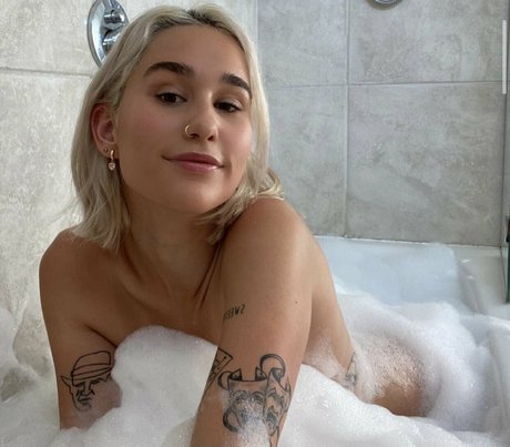 Emily H actrice sexy images