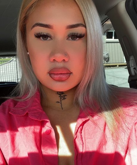 whetuk model sexy img