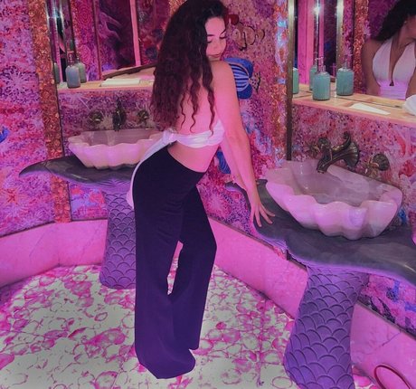 Gali Golan arte modelo imágenes