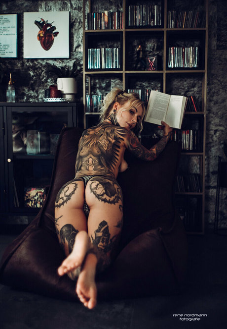 Kristy Von Kashyyyk estrella adulta galería