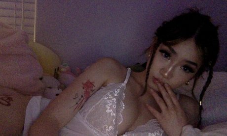 Harmonee Yang nude star picture