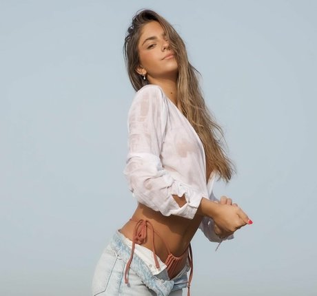 Hili Asraf art model pictures