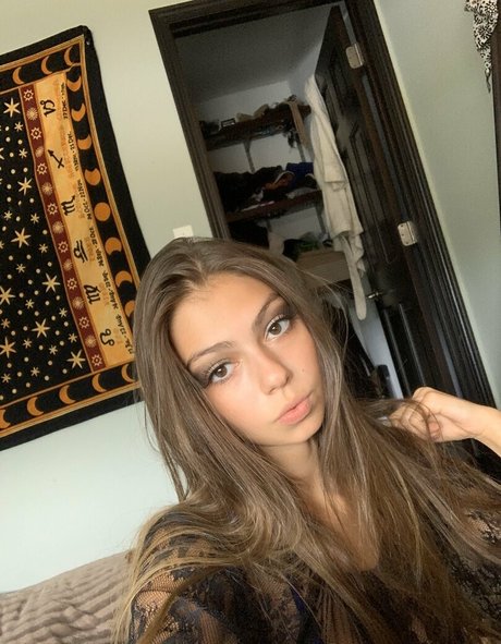 Elena Lukin modèle meilleur image