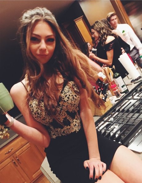 Elena Lukin star du porno galerie