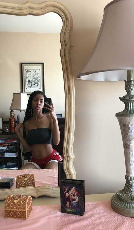 Kira Imani modèle artistique galeries