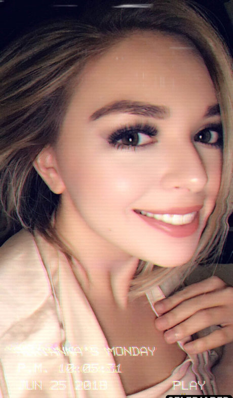 Adrianna Gavazzi modelo libre foto