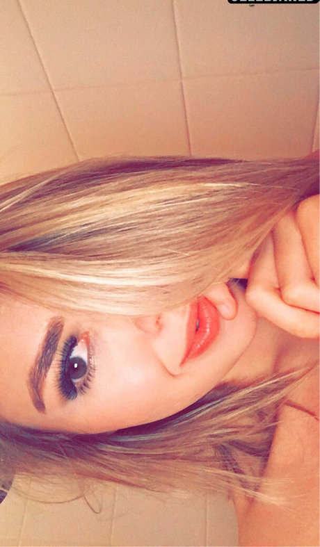 Adrianna Gavazzi star du porno nue img