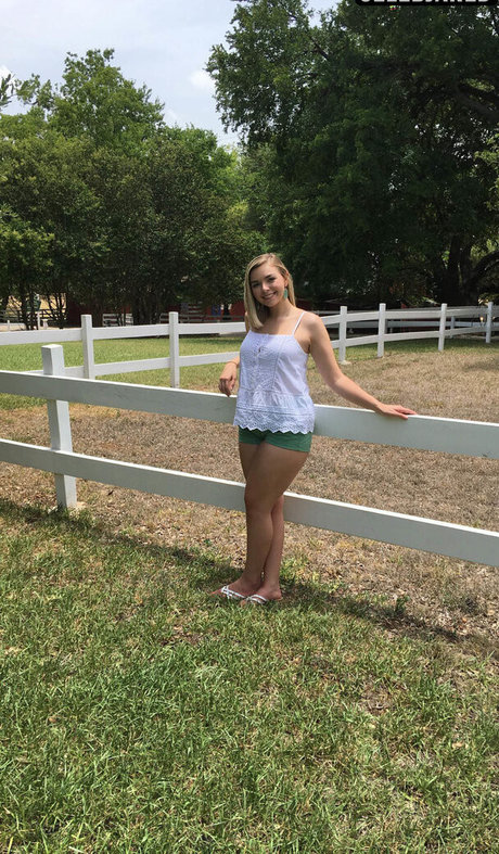 Adrianna Gavazzi modelo adulto fotos