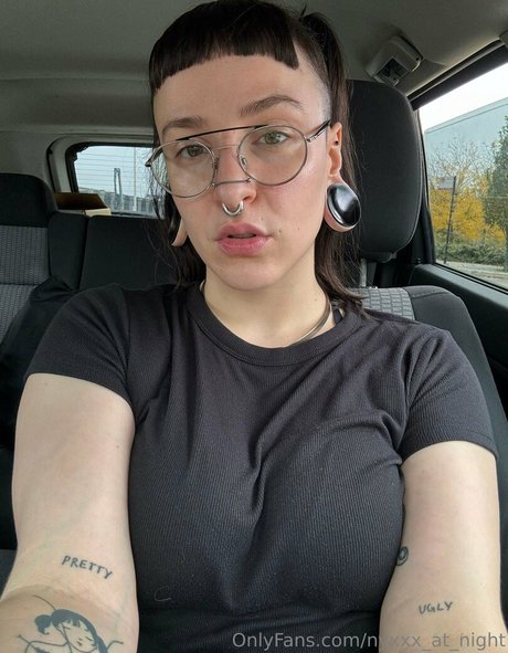 nyxxx at night étoile nue des photos