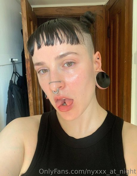 nyxxx at night modelo xxx galería