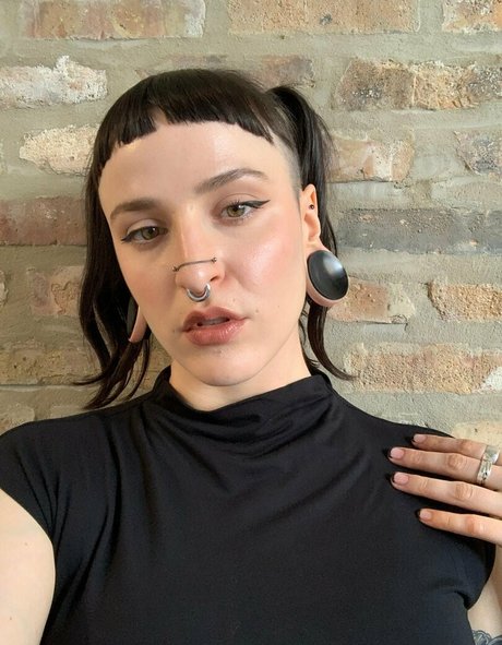 nyxxx at night art modèle des photos