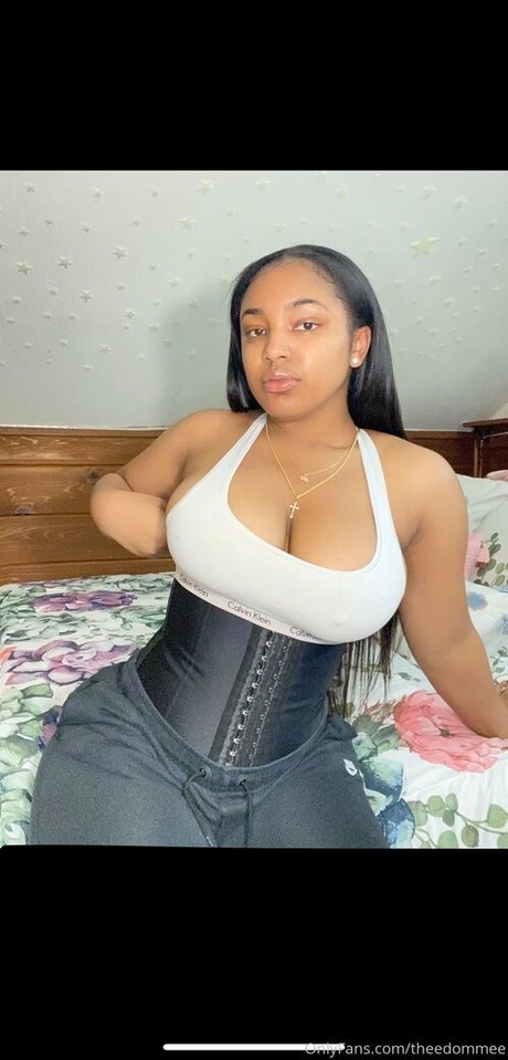 theedommee modèle pornographique photo