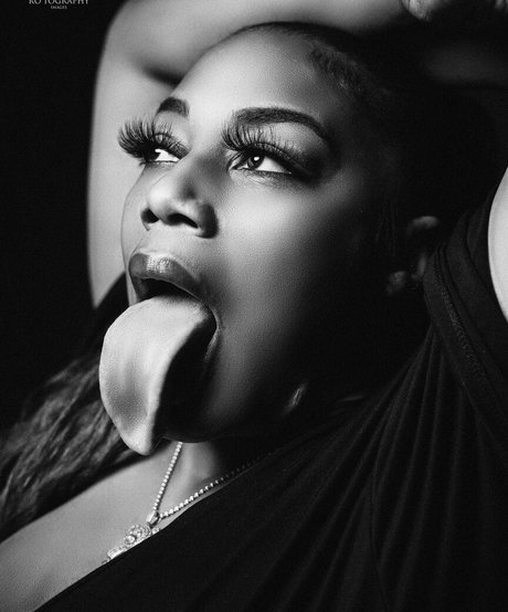 Long Tongue Fetish haut de star du porno des photos